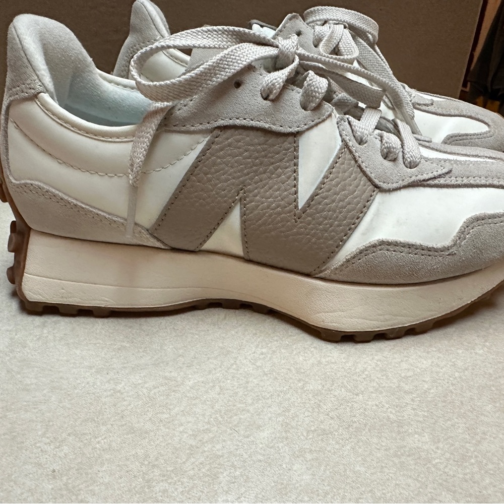 New balance 327 moonbeam and driftwood - gently used lots of life left- size 8